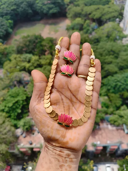 KASUMALA LOTUS CHOKER